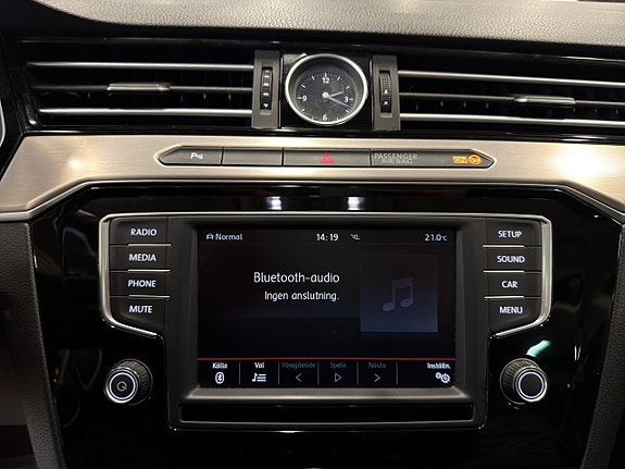 Volkswagen Passat 20 of 24