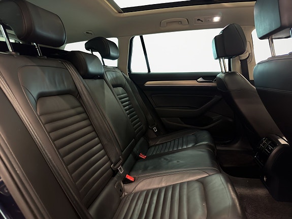 Volkswagen Passat 16 of 24