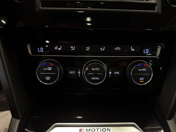 Volkswagen Passat 21 of 24