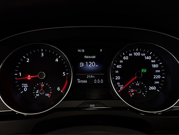 Volkswagen Passat 19 of 24