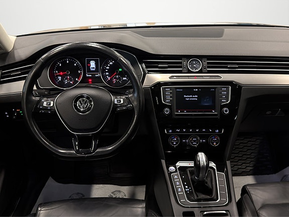Volkswagen Passat 17 of 24