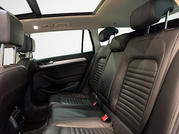 Volkswagen Passat 14 of 24