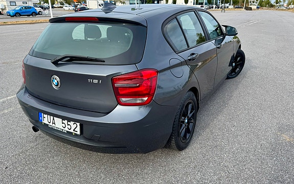 BMW 116i 3 of 12