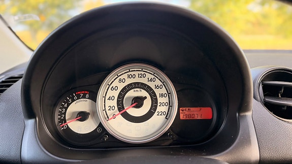 Mazda 2 15 of 16