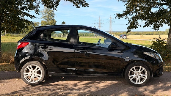 Mazda 2 7 of 16