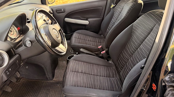 Mazda 2 10 of 16