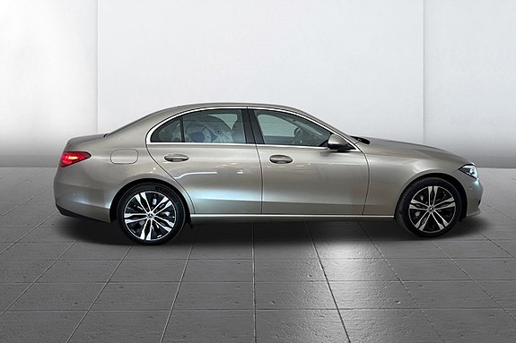 Mercedes-Benz C300 e 4 of 10