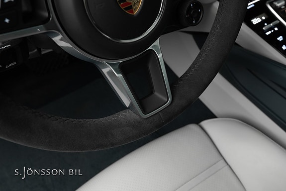 Porsche Cayenne 17 of 26