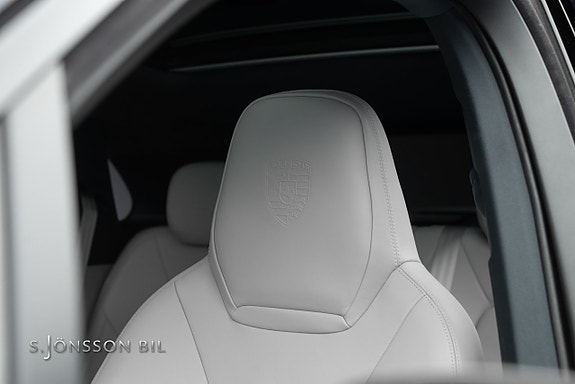 Porsche Cayenne 25 of 26