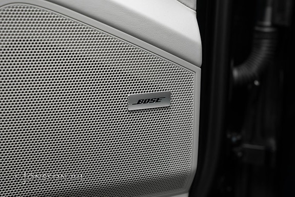 Porsche Cayenne 20 of 26