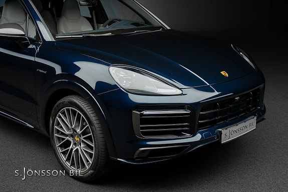 Porsche Cayenne 7 of 26