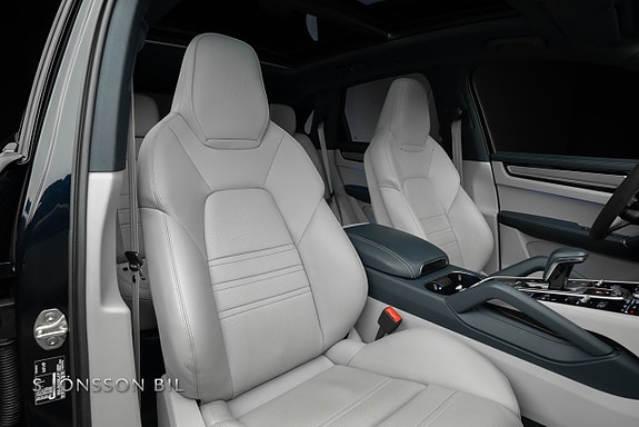 Porsche Cayenne 22 of 26
