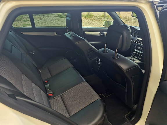 Mercedes-Benz C220 14 of 19