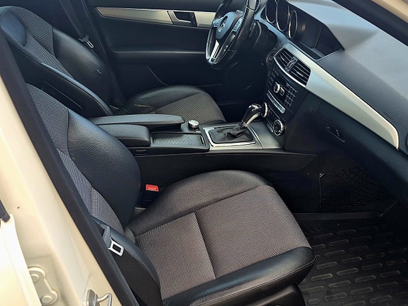 Mercedes-Benz C220 15 of 19