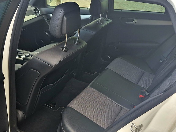 Mercedes-Benz C220 11 of 19