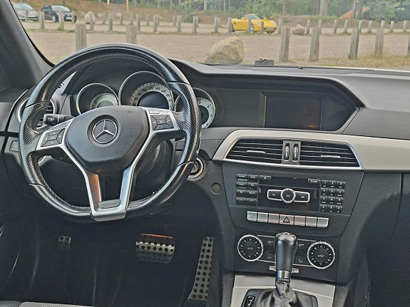 Mercedes-Benz C220 8 of 19