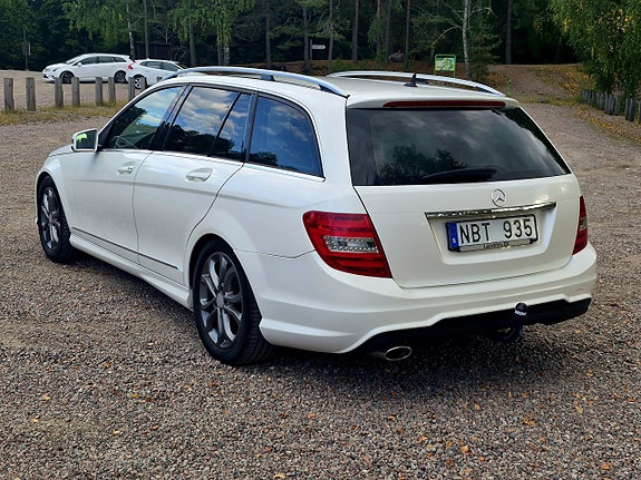 Mercedes-Benz C220 2 of 19