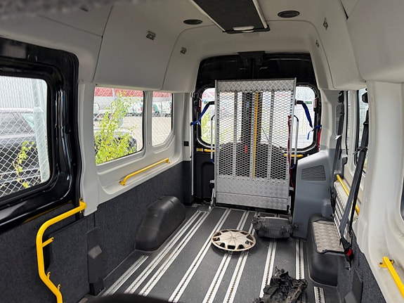 Ford Transit 4 of 5