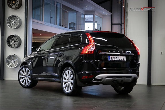 Volvo XC60 2 of 30