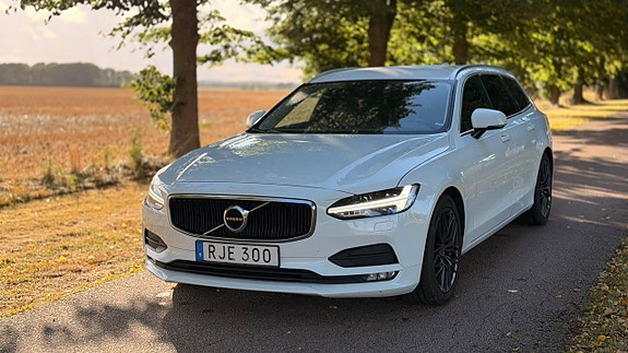 Volvo V90 2 of 21