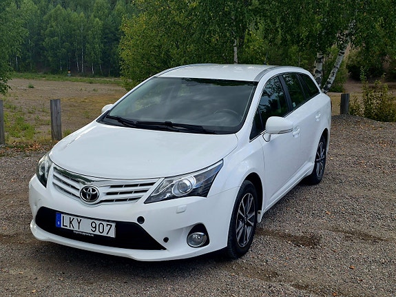 Toyota Avensis 2 of 19