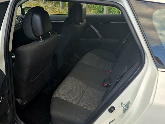Toyota Avensis 12 of 19