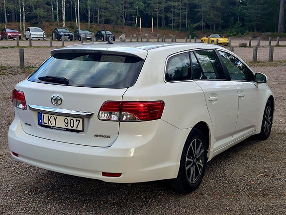 Toyota Avensis 5 of 19
