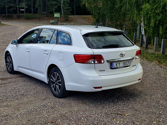 Toyota Avensis 3 of 19