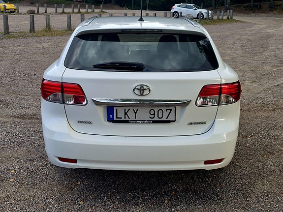 Toyota Avensis 4 of 19