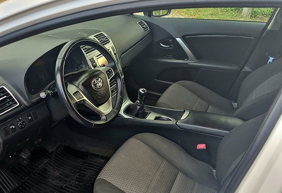 Toyota Avensis 8 of 19