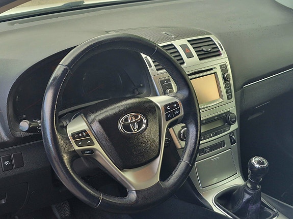 Toyota Avensis 9 of 19