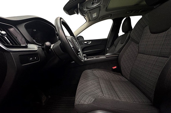 Volvo XC60 12 of 30