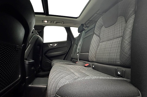 Volvo XC60 14 of 30