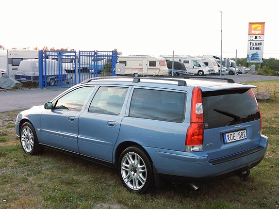 Volvo V70 2 of 22
