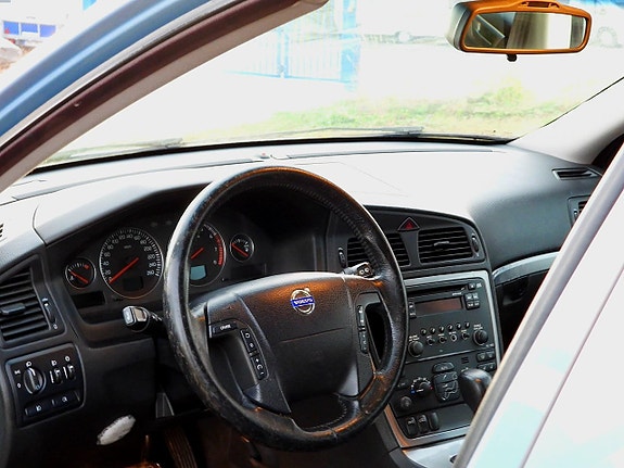 Volvo V70 8 of 22