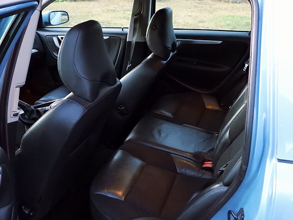 Volvo V70 13 of 22