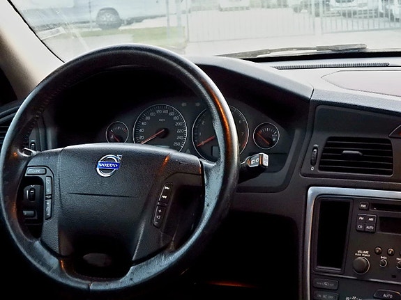 Volvo V70 12 of 22