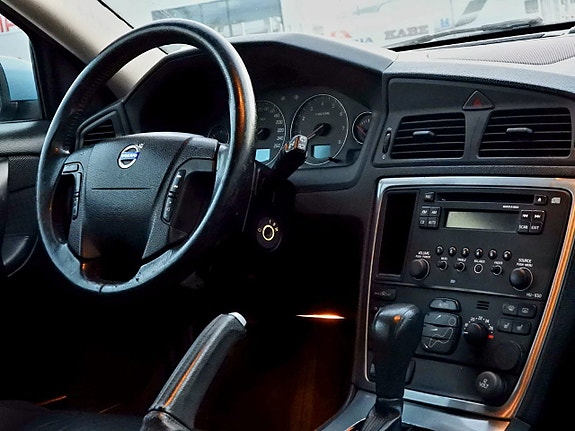 Volvo V70 11 of 22