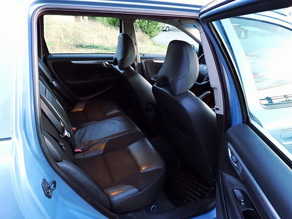 Volvo V70 15 of 22