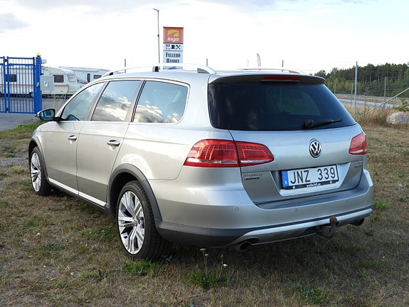 Volkswagen Passat Alltrack 3 of 24