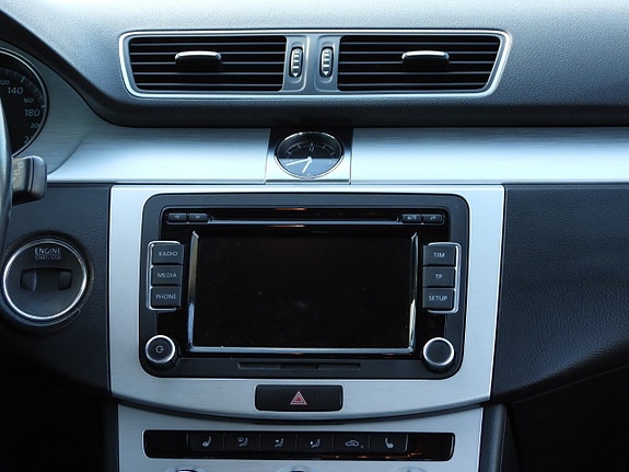 Volkswagen Passat Alltrack 17 of 24