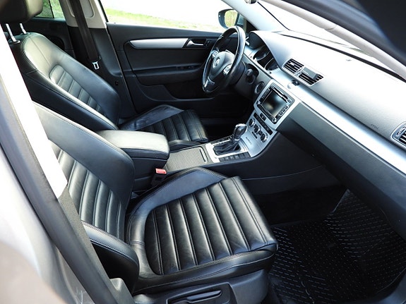 Volkswagen Passat Alltrack 16 of 24