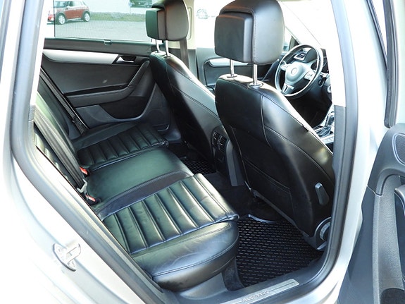 Volkswagen Passat Alltrack 15 of 24