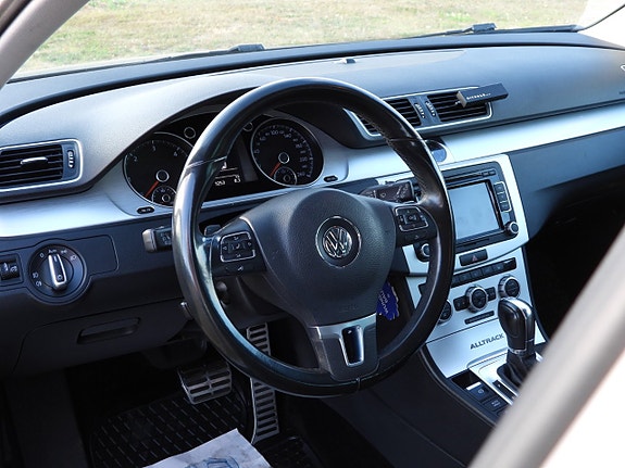 Volkswagen Passat Alltrack 9 of 24