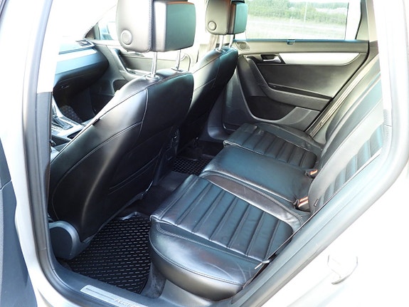 Volkswagen Passat Alltrack 12 of 24