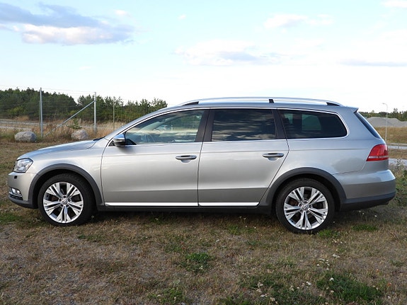 Volkswagen Passat Alltrack 2 of 24