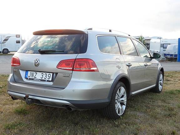 Volkswagen Passat Alltrack 5 of 24