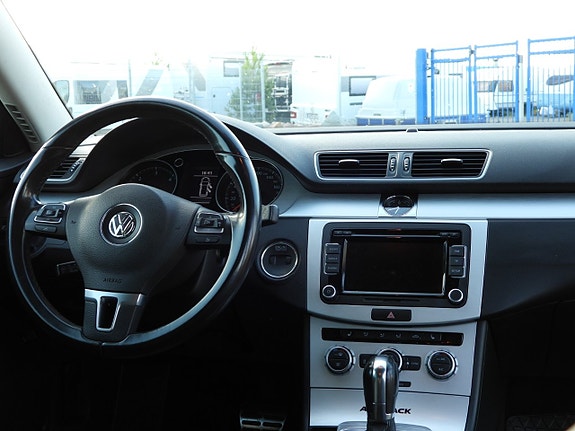 Volkswagen Passat Alltrack 10 of 24