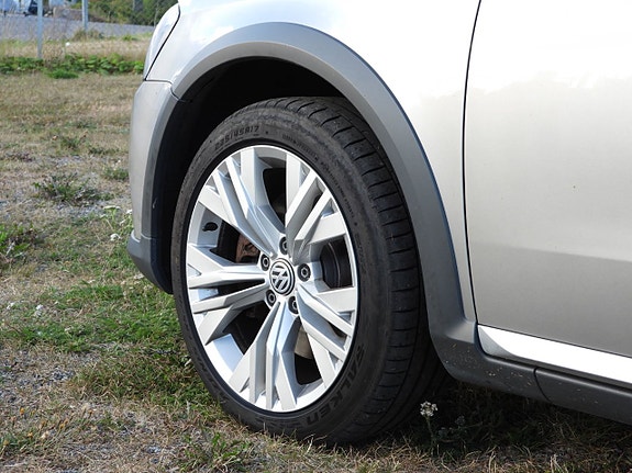 Volkswagen Passat Alltrack 22 of 24