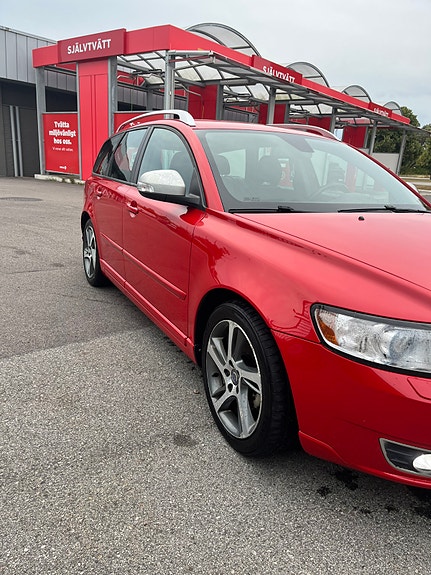 Volvo V50 3 of 5